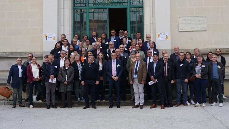 Les directeurs de l'enseignement agricole sont réunis devant le bâtiment principal de L'Institut Agro Rennes-Angers à l'invitation de Benjamin Beaussant, directeur régional de la DRAAF